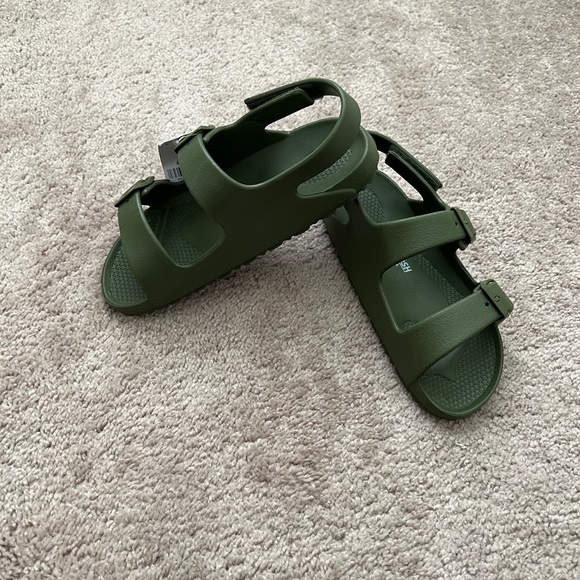 New Oshkosh Olive Green Sandals - Picture 9 of 10